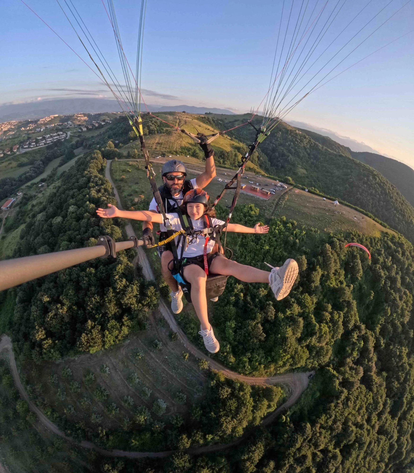 Sakarya Paraşüt – Serdivan’da Tandem Yamaç Paraşütü · 1. fotoğraf